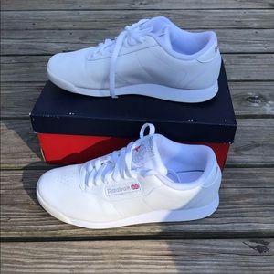 Womens white Reebok classic shoes 8.5 wide